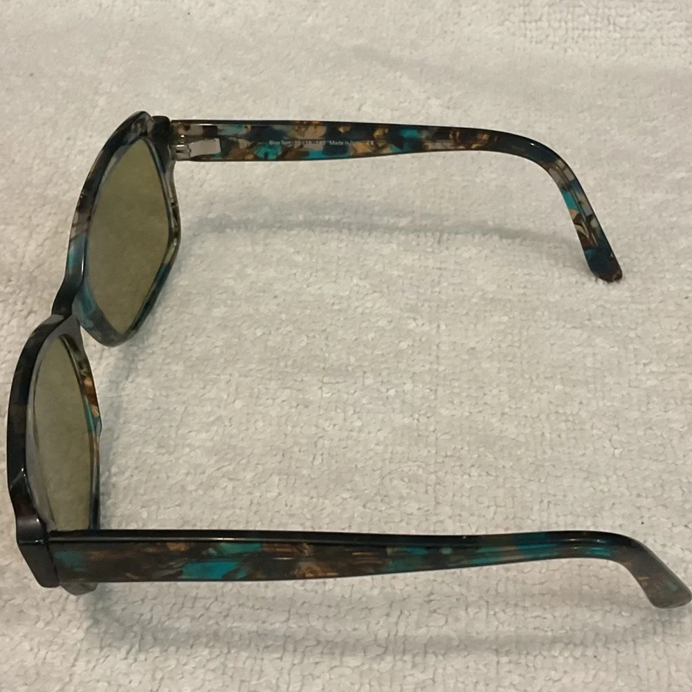 Stylish Tortoise Shell Sunglasses